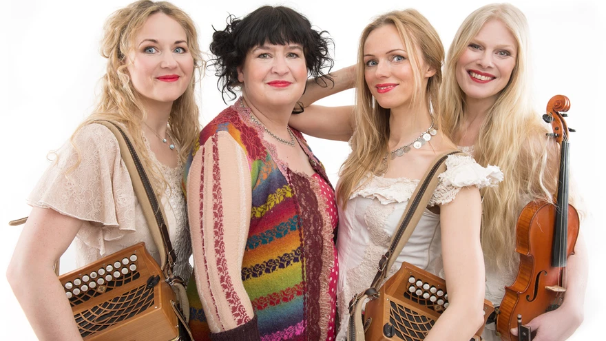 Naised Köögis soovitavad elu mitte liiga tõsiselt võtta.