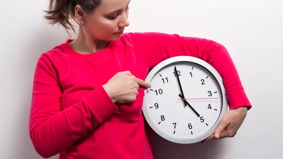 Kuhjunud tegemata tööd muudavad alustamise veel raskemaks ja tekitavad tunde, et ei saa enam millegagi hakkama. Sellepärast tee vajalikud ja rutiinsed tööd ära kohe hommikul.