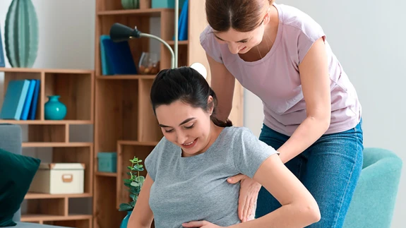 Definitsiooni järgi on doula sünnitanud naine, kes toetab teist naist ja tema perekonda raseduse, sünnituse ja sünnitusjärgse aja vältel.