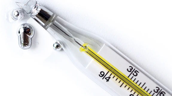 Elavhõbe moodustab alati veeremisvõimelised kuulikesed ja neist tekib pinnale metallivärvi plekk.