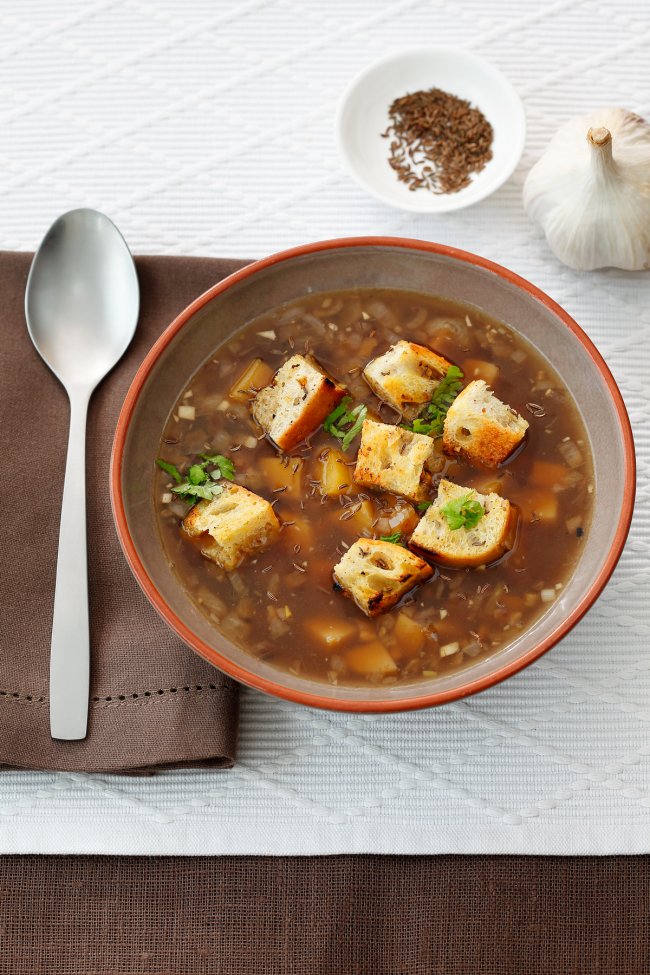 Tšehhi köögist pärit lihtne supp (česnečka) food